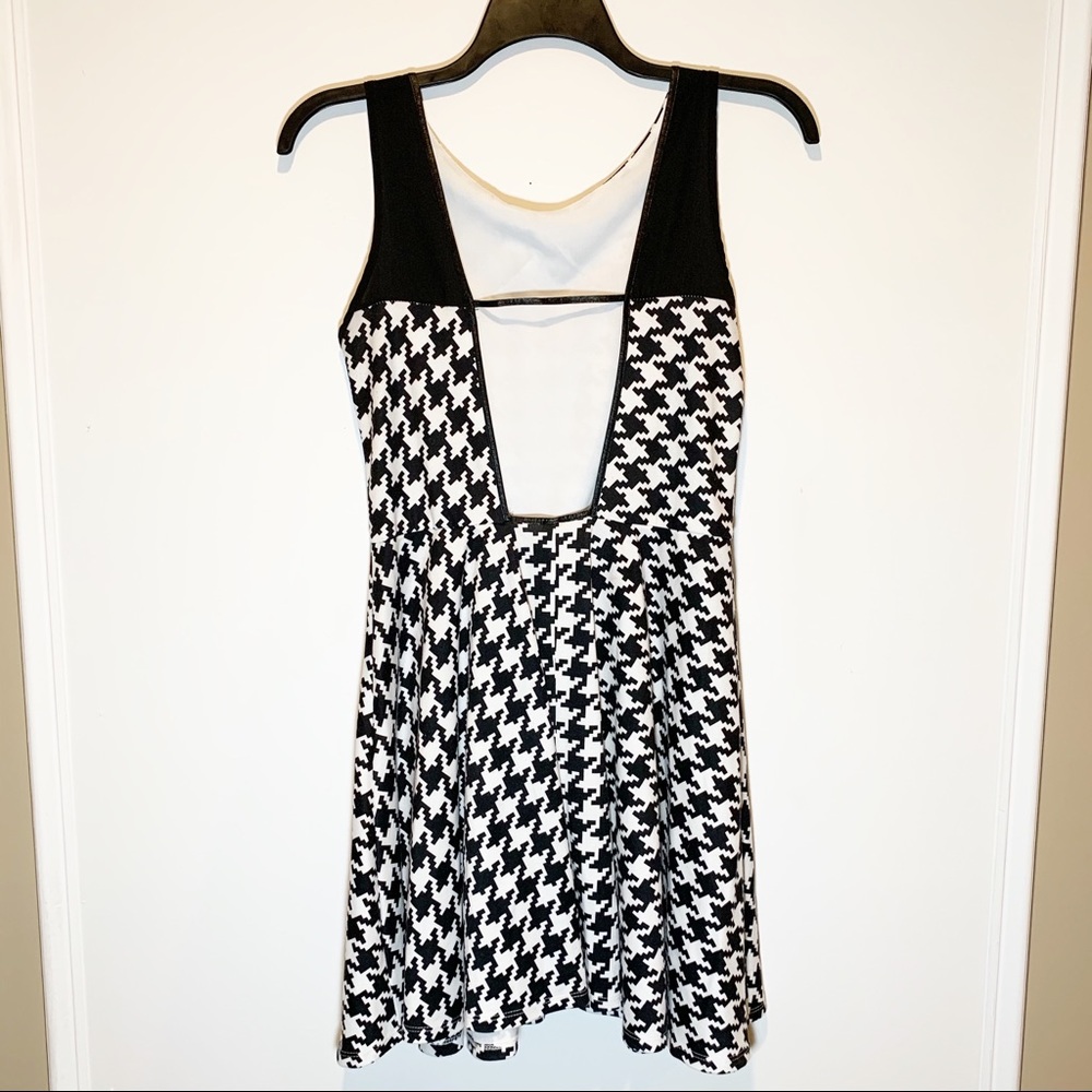 Francesca’s B&W Houndstooth A-Line Sundress L - Picture 6 of 7